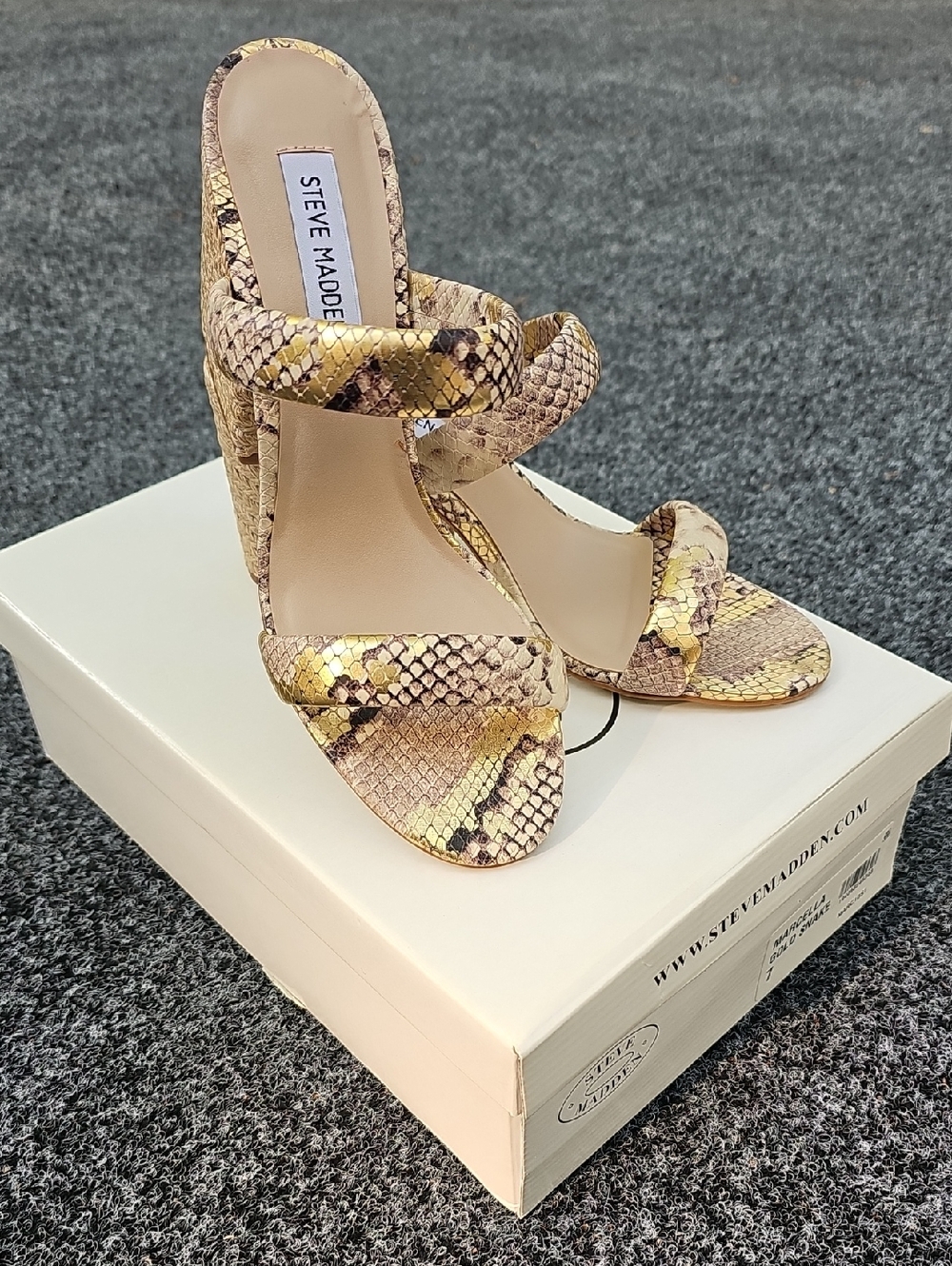 Steve Madden Women's 7 Marcella Metallic Gold Snake-Print Heeled Sandals - Picture 3 of 12